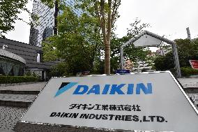 Daikin Industries logo